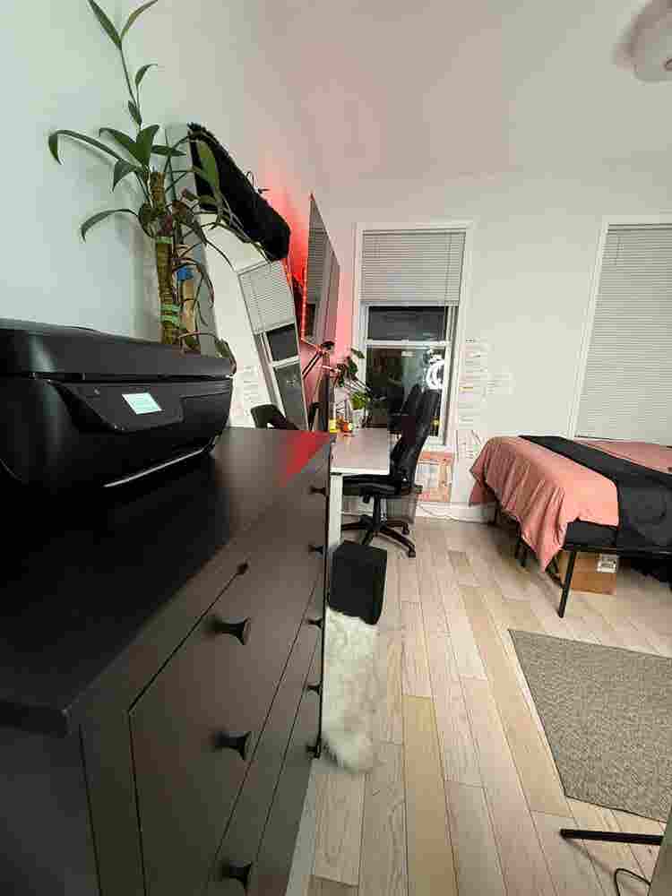 Subletting room in East Williams
