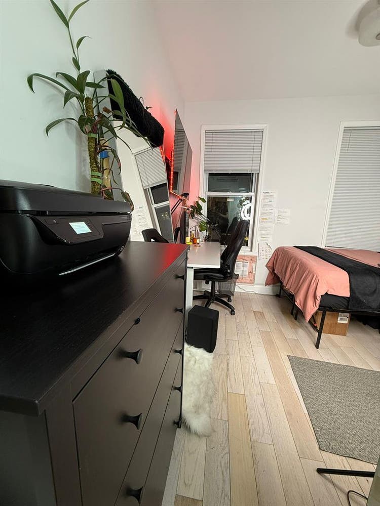 Subletting room in East Williams