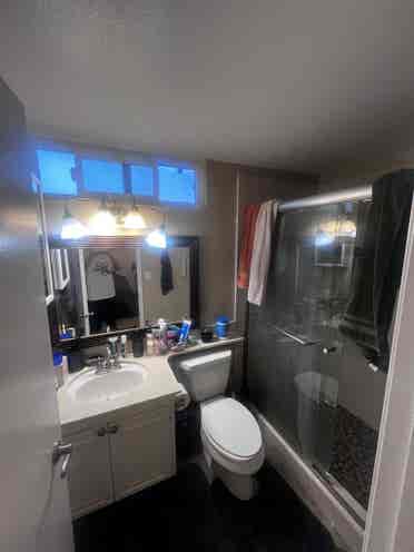 Master Bedroom Private bath+shower