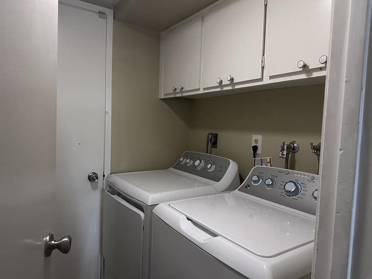 Master Bedroom Private bath+shower