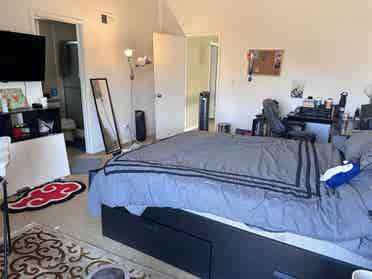 Master Bedroom Private bath+shower