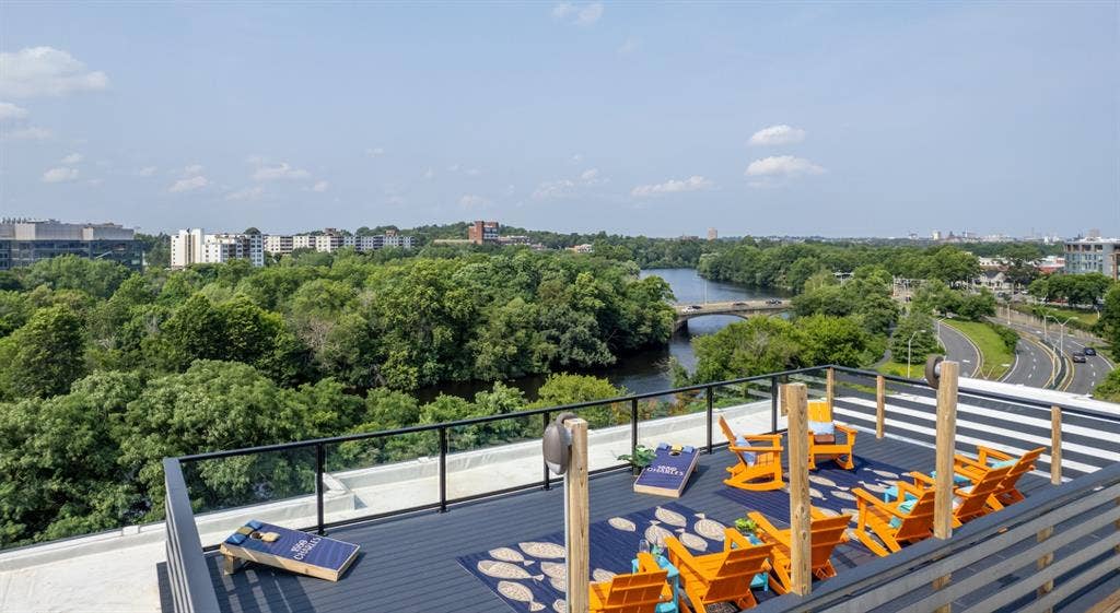 All Utilities Included- Luxury IBIB