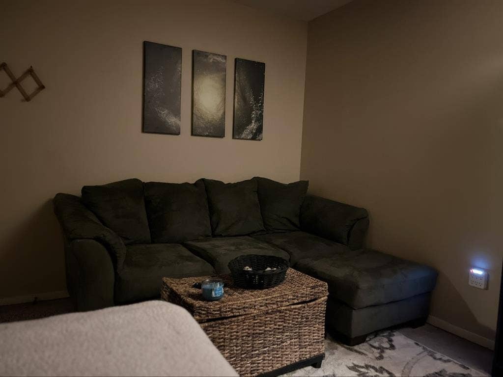Nice large room at Kirby and Quince