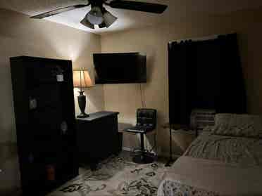 Nice large room at Kirby and Quince