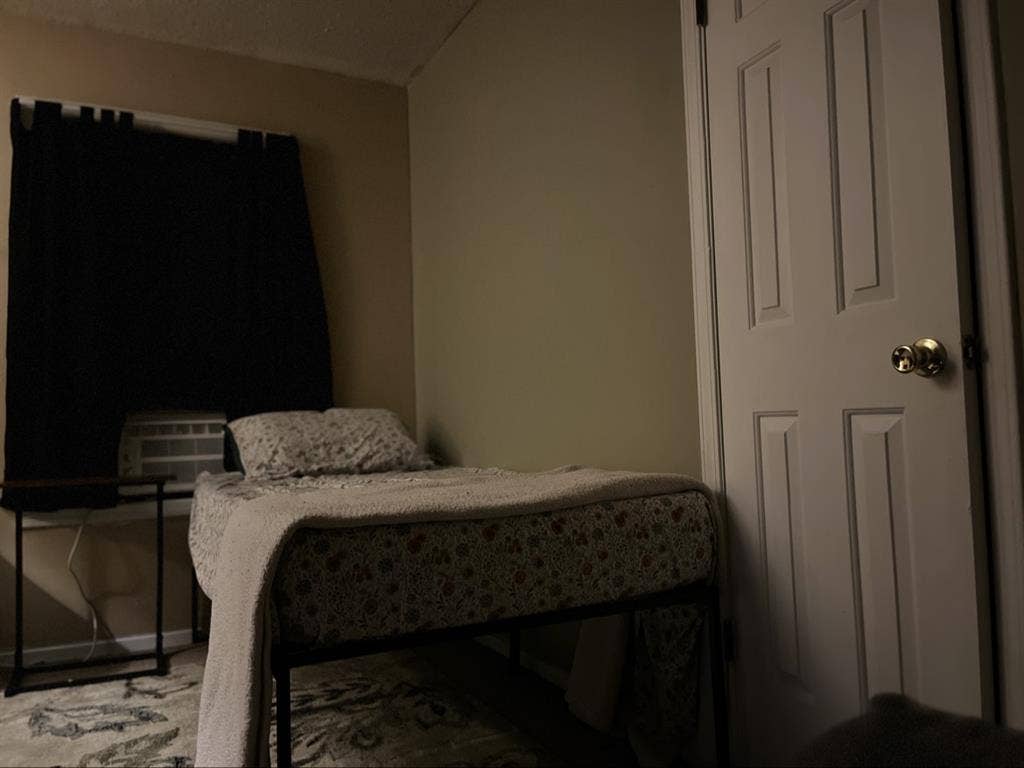 Nice large room at Kirby and Quince