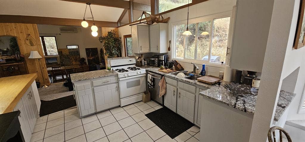 SWEET FURNISHED MONTHLY MOUNTAINS