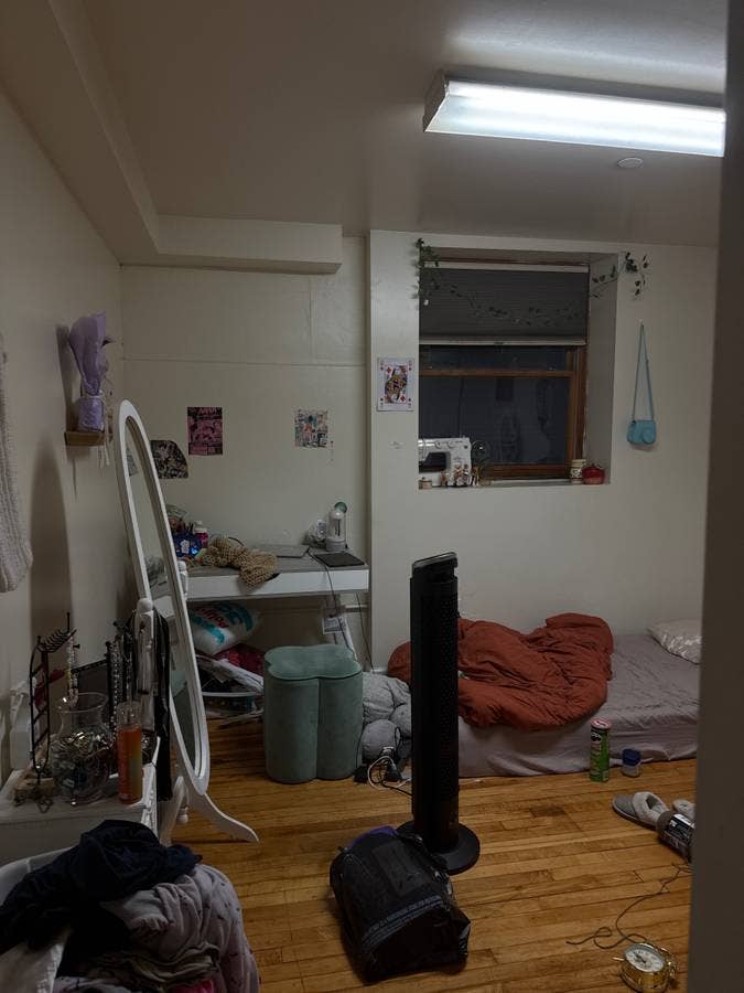 Seeking for female roommate