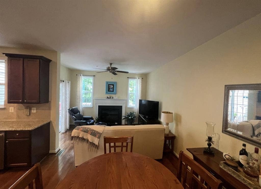 2 rooms for rent, $