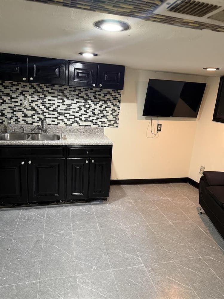 New Cozy basement apartment
