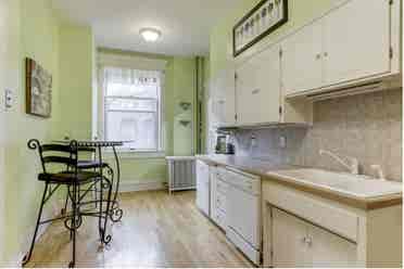 3BR Brownstone in Summit Hill