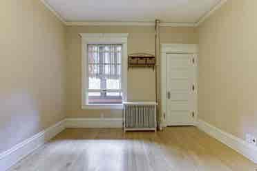 3BR Brownstone in Summit Hill