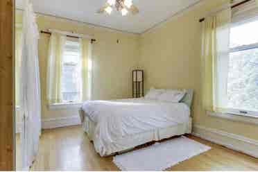 3BR Brownstone in Summit Hill