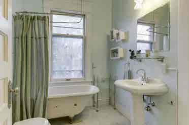 3BR Brownstone in Summit Hill