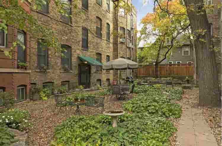 3BR Brownstone in Summit Hill