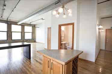 Spacious Studio Loft in St. Paul