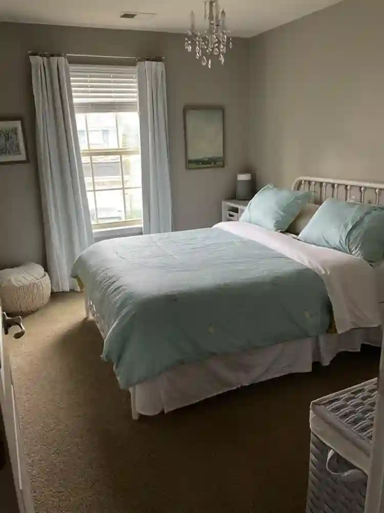 Private Room/Bath –Female Only GVL