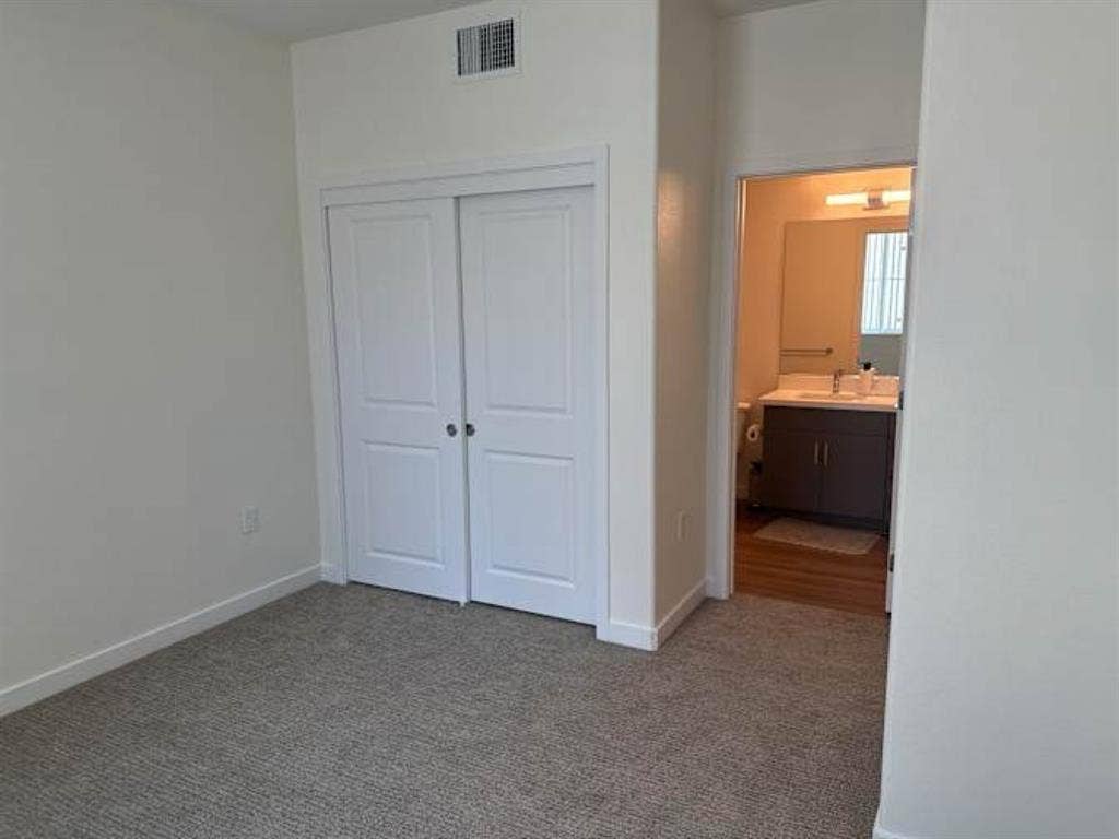 Room for rent with bathroomm
