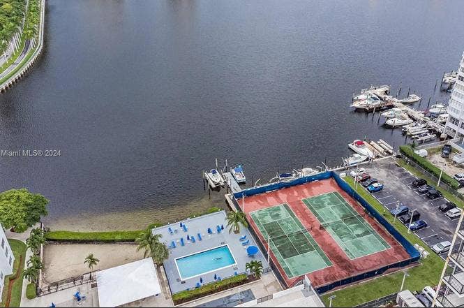 2 Room Large Aventura Apartment