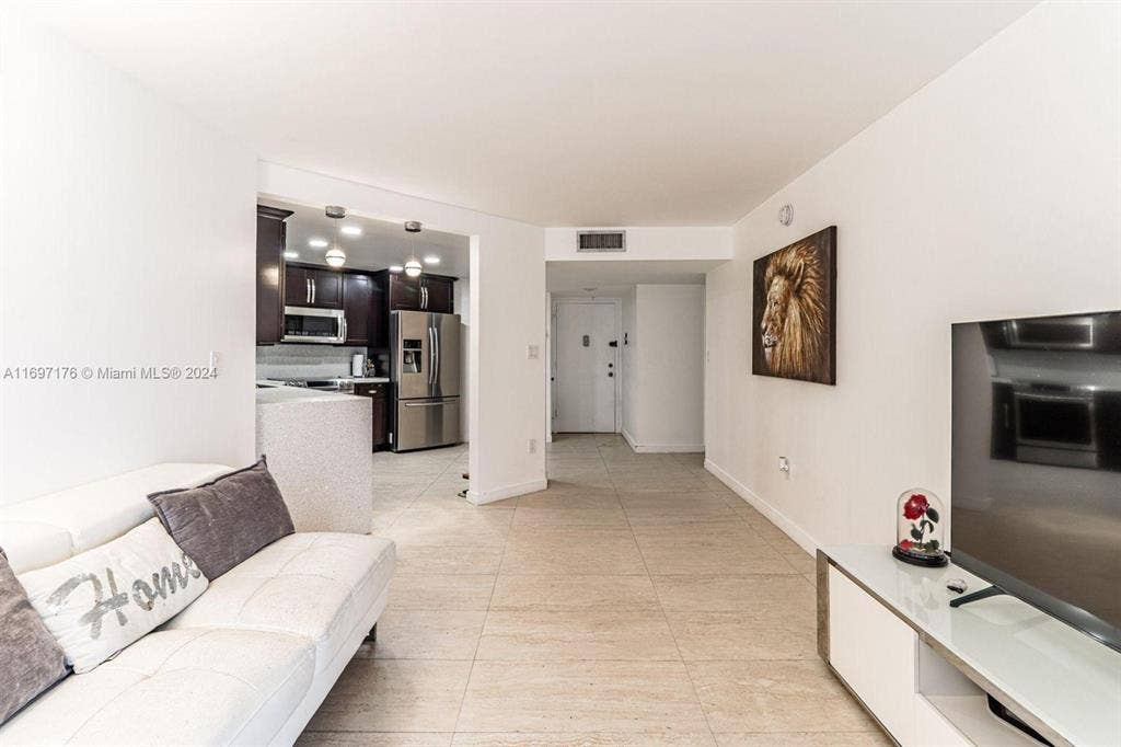 2 Room Large Aventura Apartment
