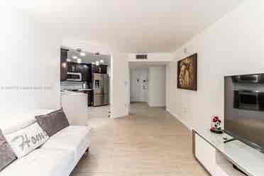 2 Room Large Aventura Apartment