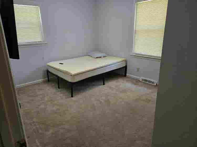 Looking for a roommate in Roanoke