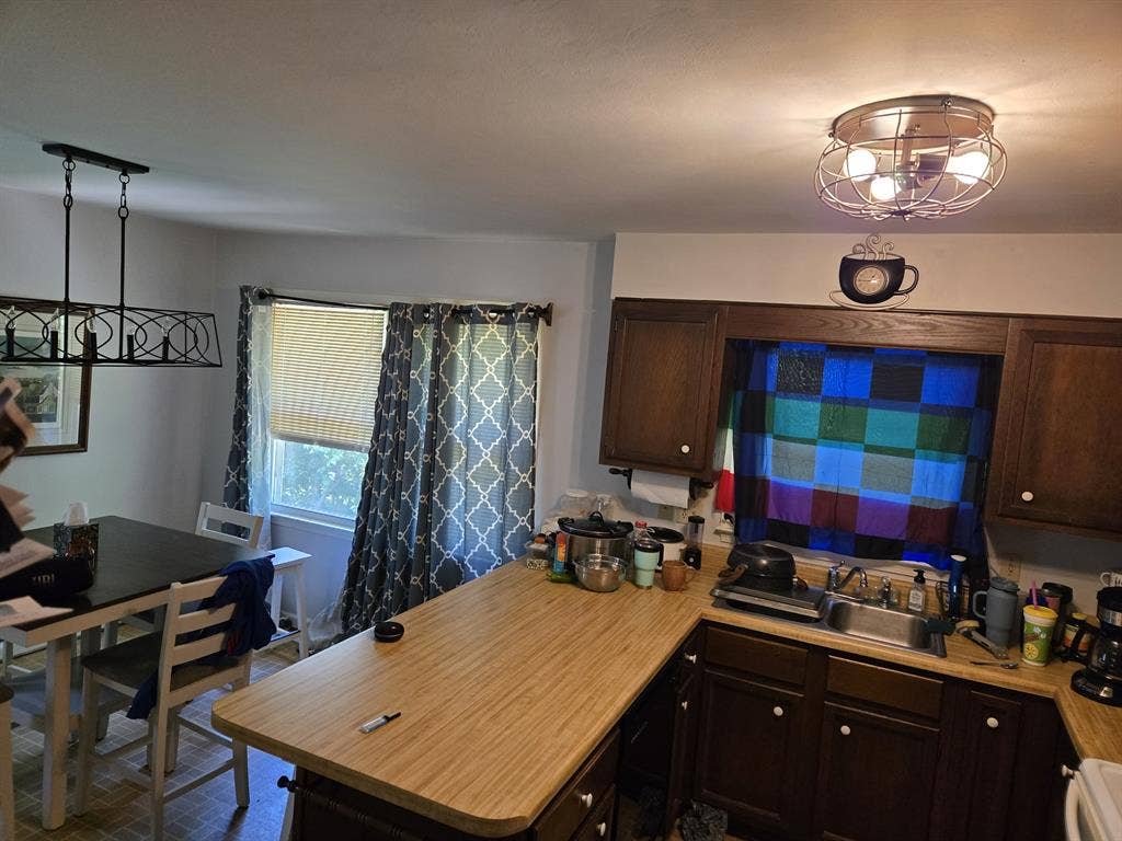 Looking for a roommate in Roanoke