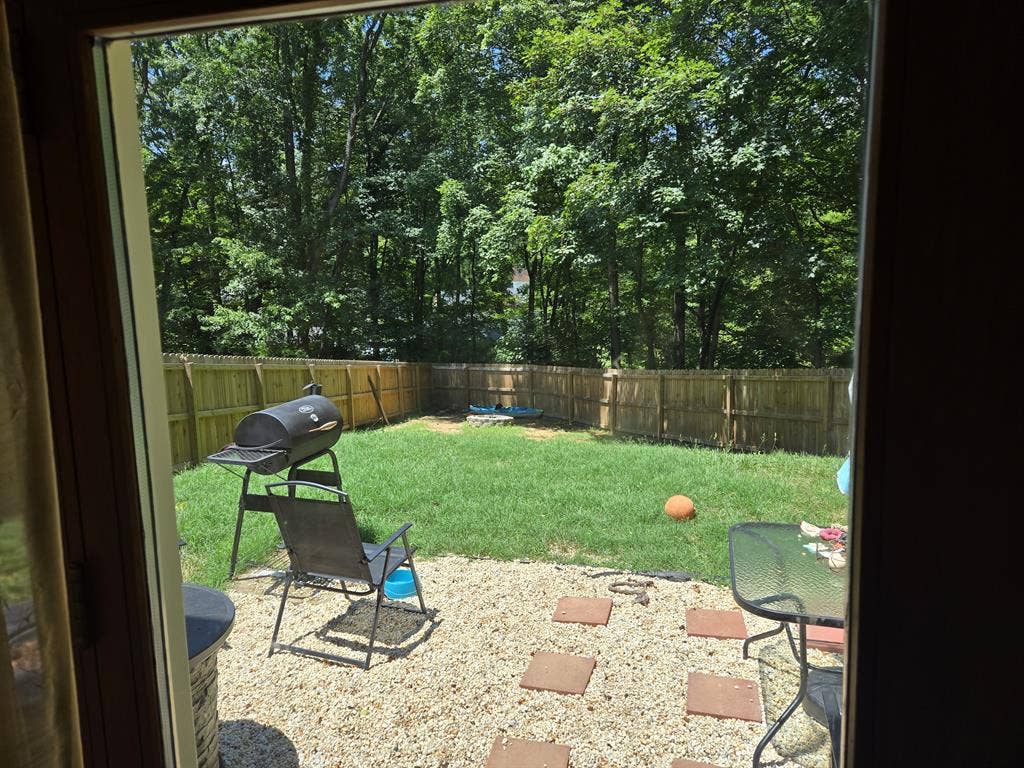 Looking for a roommate in Roanoke