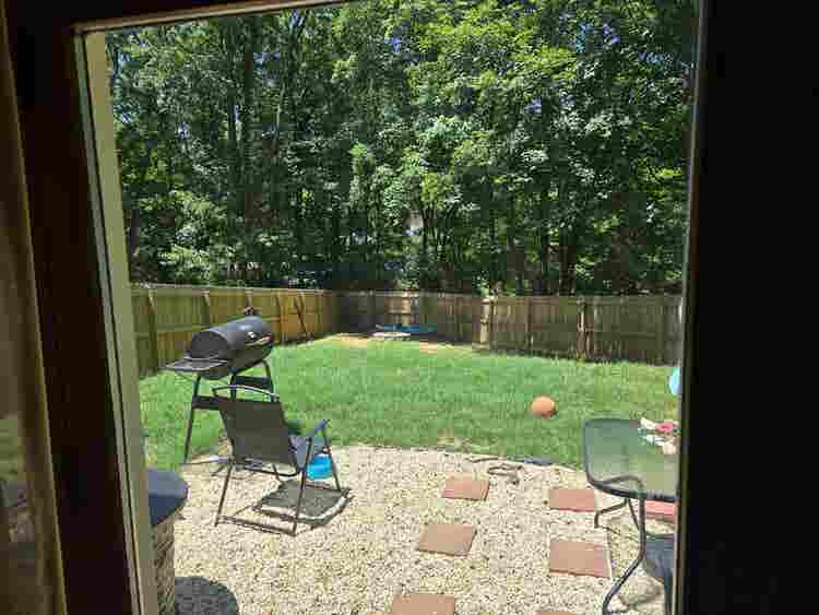 Looking for a roommate in Roanoke
