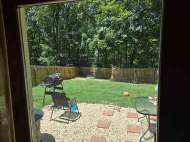 Looking for a roommate in Roanoke