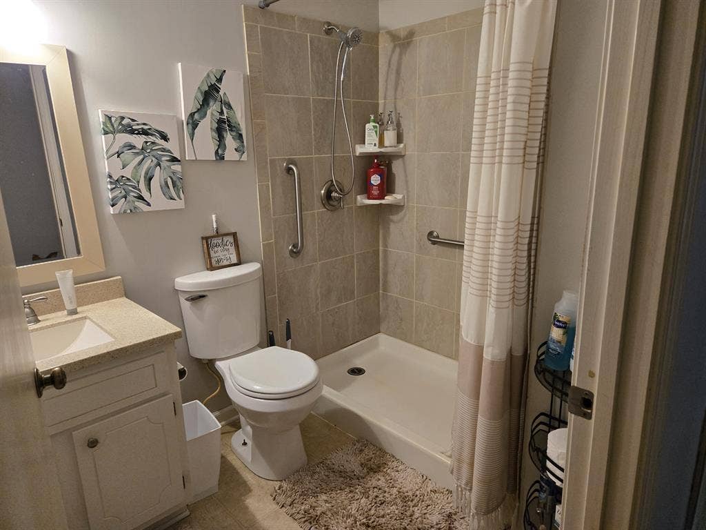 Looking for a roommate in Roanoke