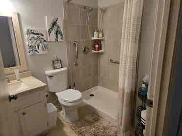 Looking for a roommate in Roanoke