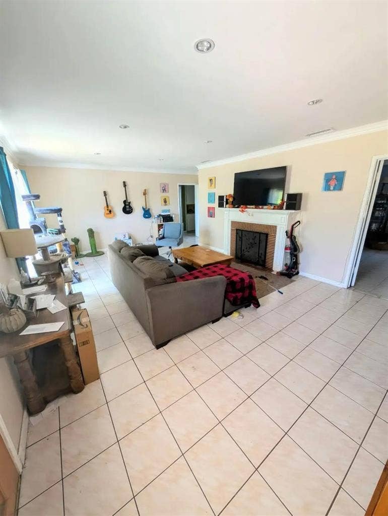 Renting Master Bedroom in Houseton