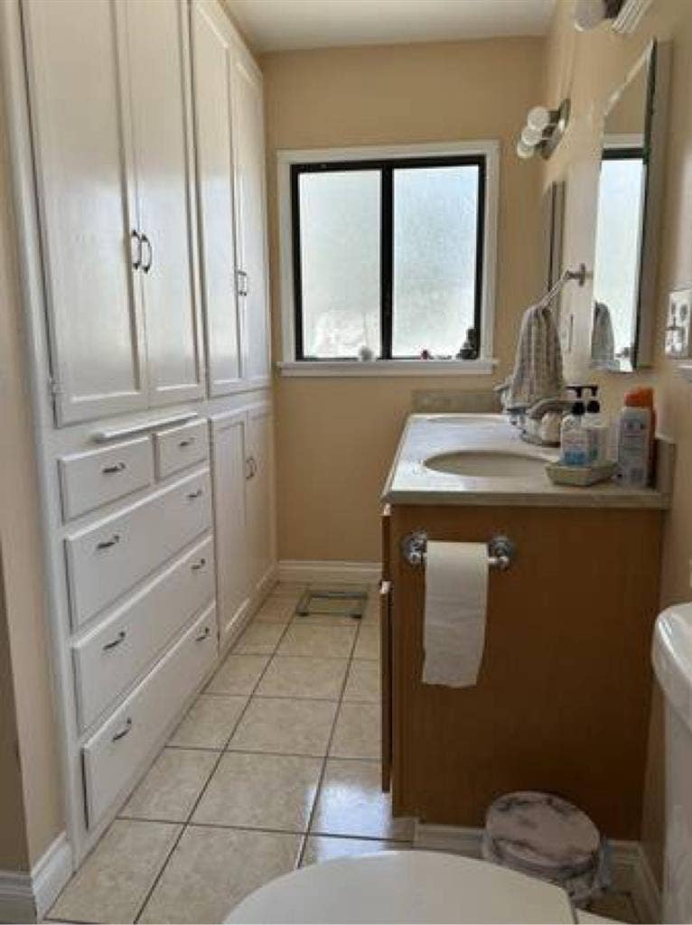 Renting Master Bedroom in Houseton