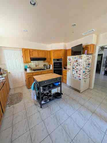 Renting Master Bedroom in Houseton