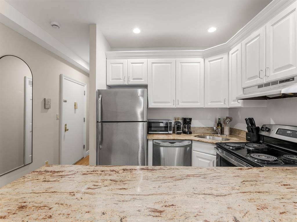 ✨Incredible deal in Midtown South ✨
