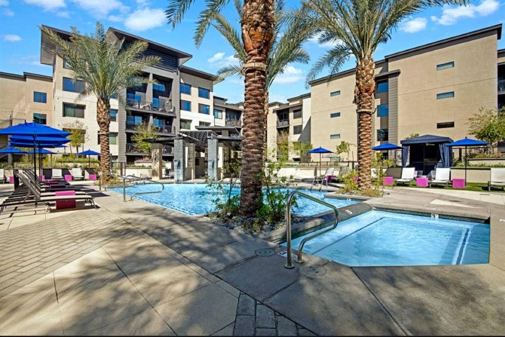 Downtown PHX Luxury Room