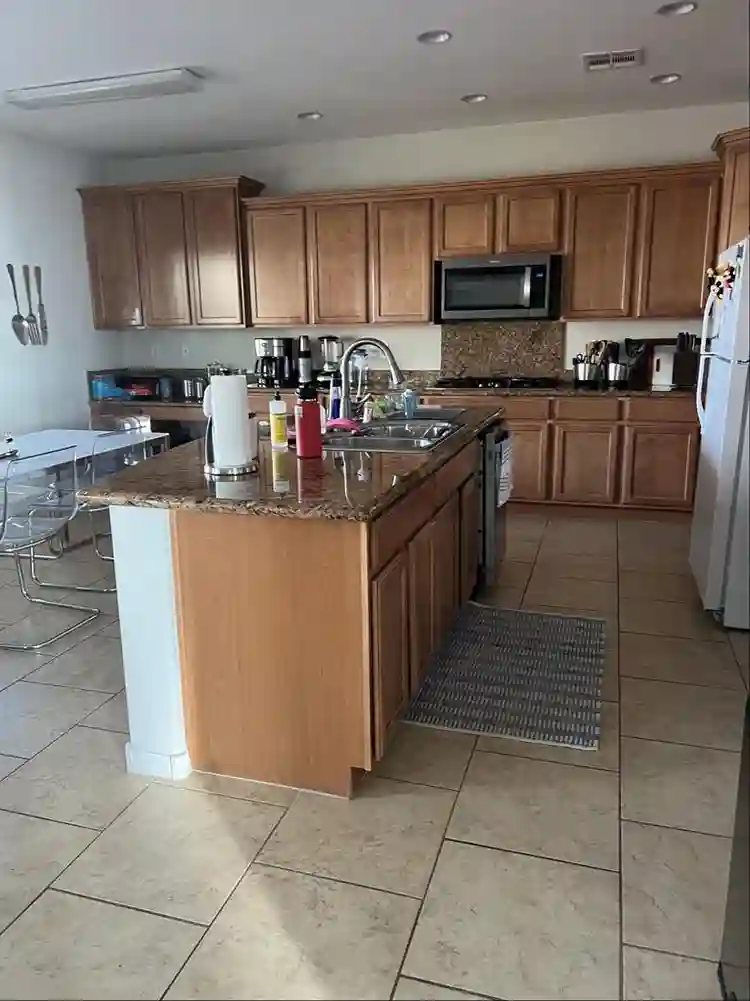 Room available in Spring Valley