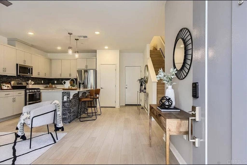 Charming Townhouse with Pool