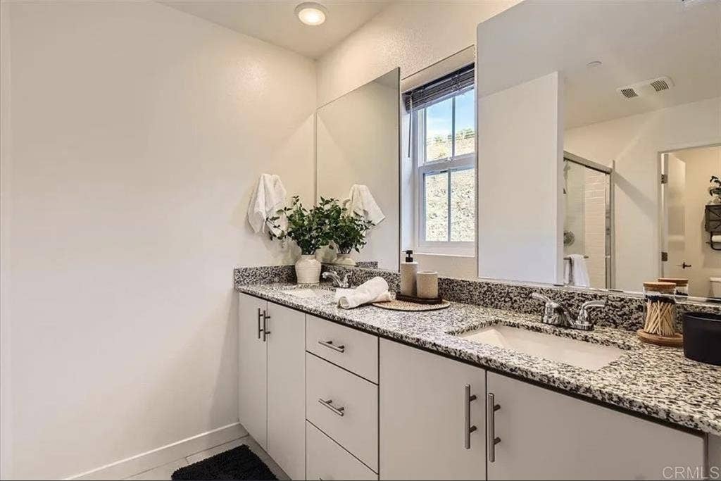 Charming Townhouse with Pool