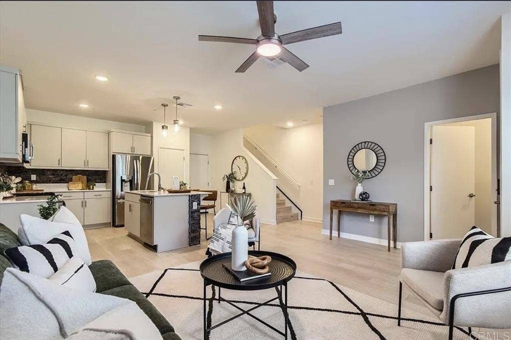 Charming Townhouse with Pool