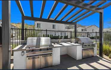 Charming Townhouse with Pool