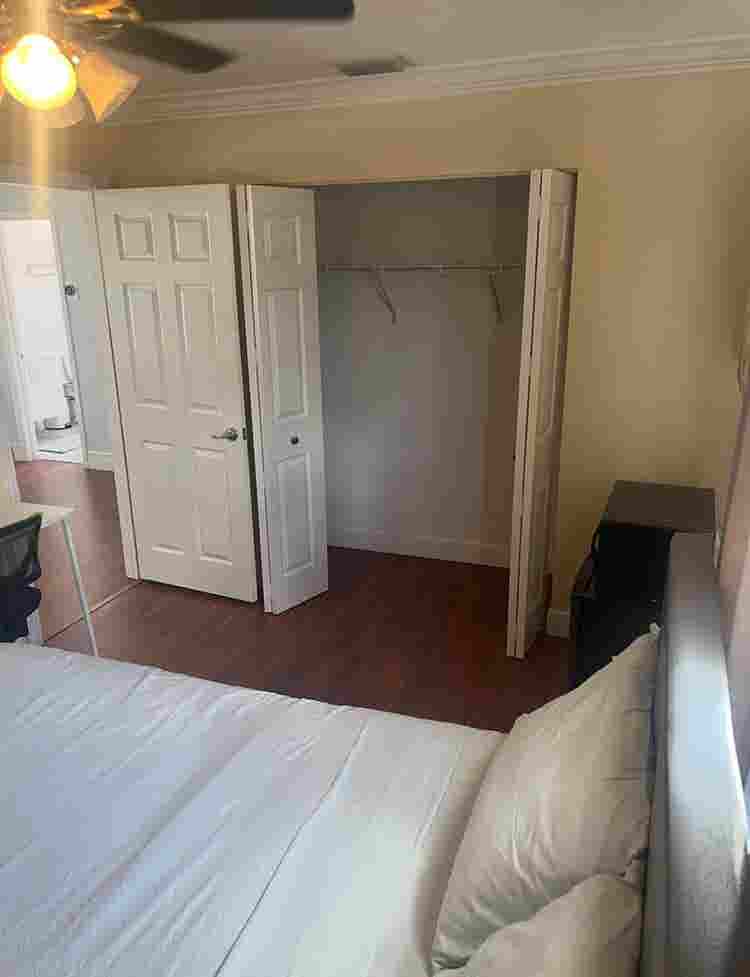 Room for rent in coconut creekk