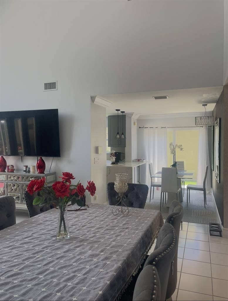 Room for rent in coconut creekk