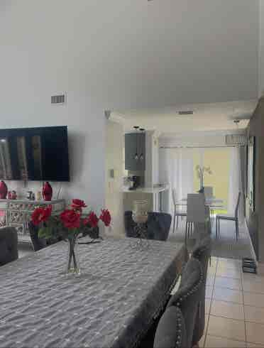 Room for rent in coconut creekk