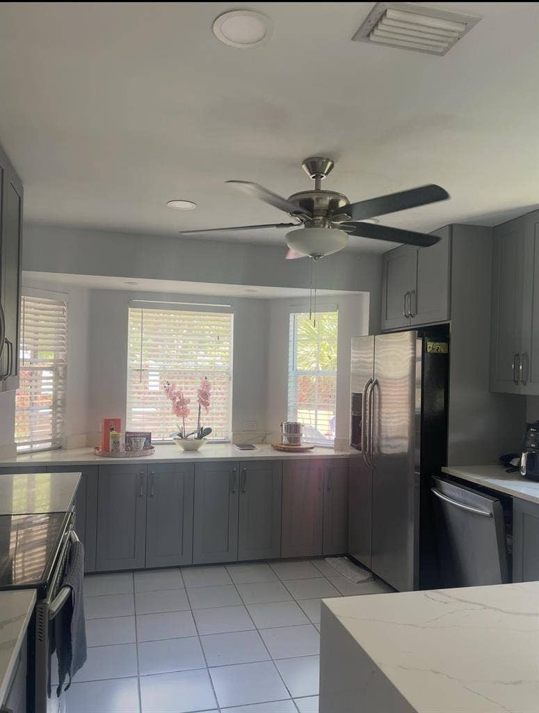 Room for rent in coconut creekk