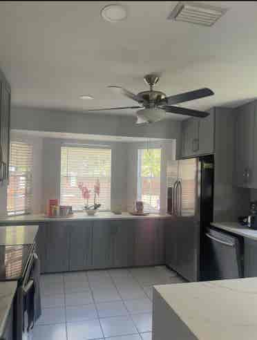 Room for rent in coconut creekk