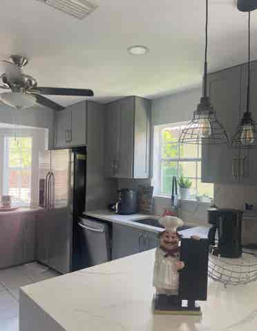 Room for rent in coconut creekk
