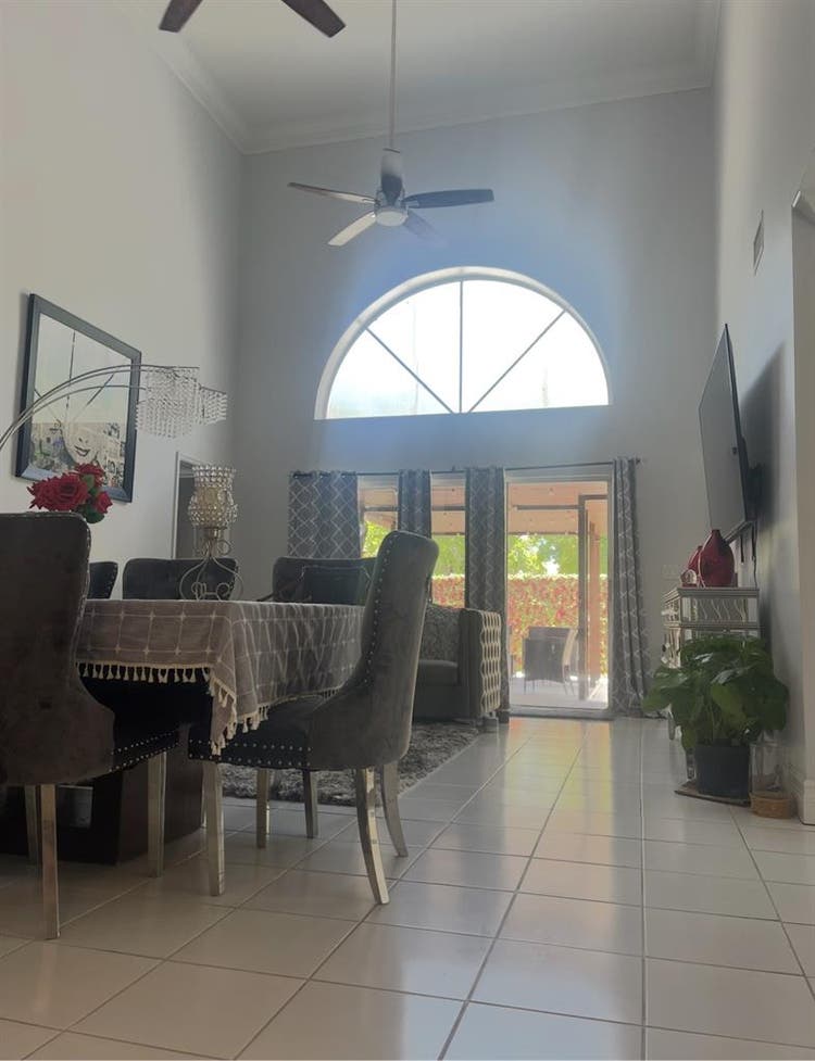 Room for rent in coconut creekk
