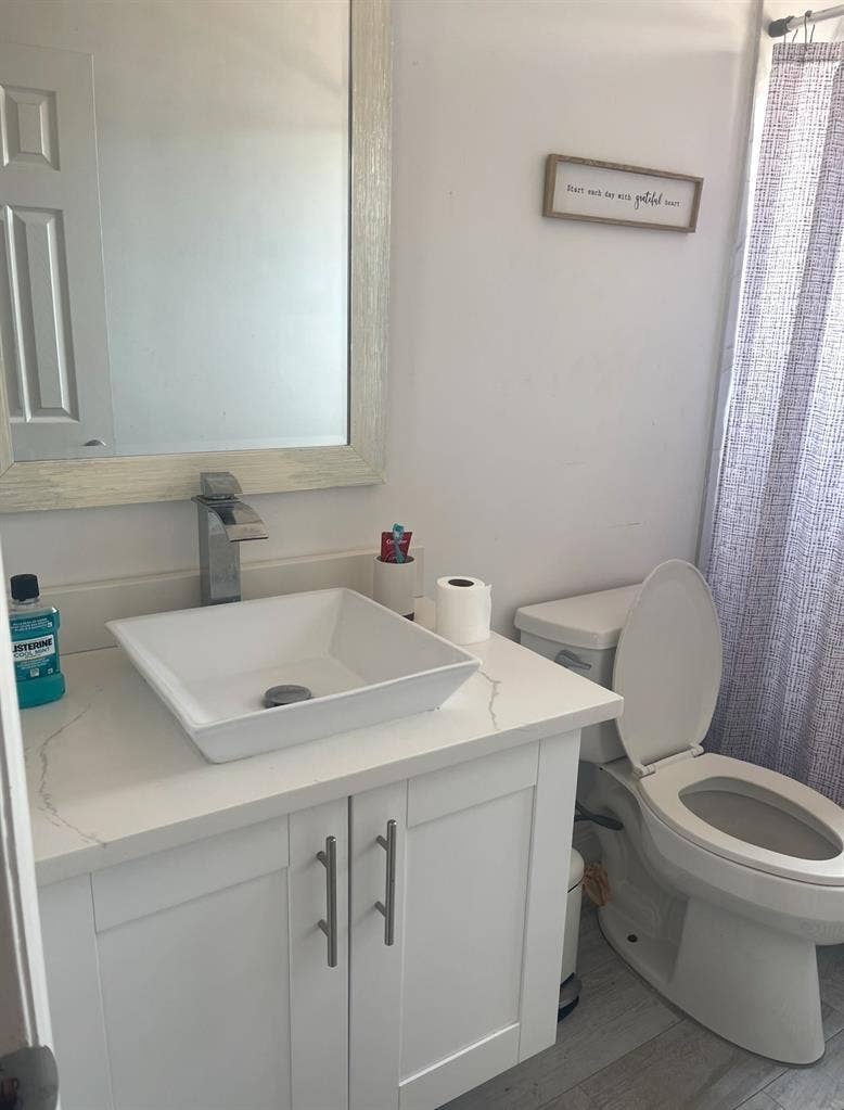 Room for rent in coconut creekk