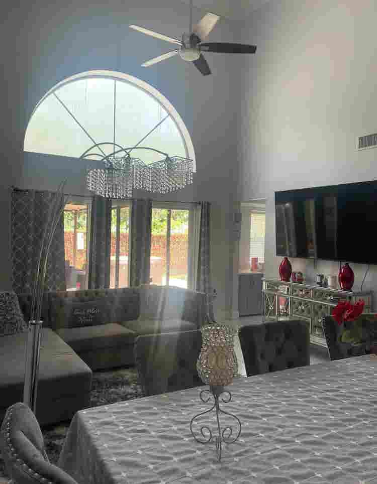 Room for rent in coconut creekk